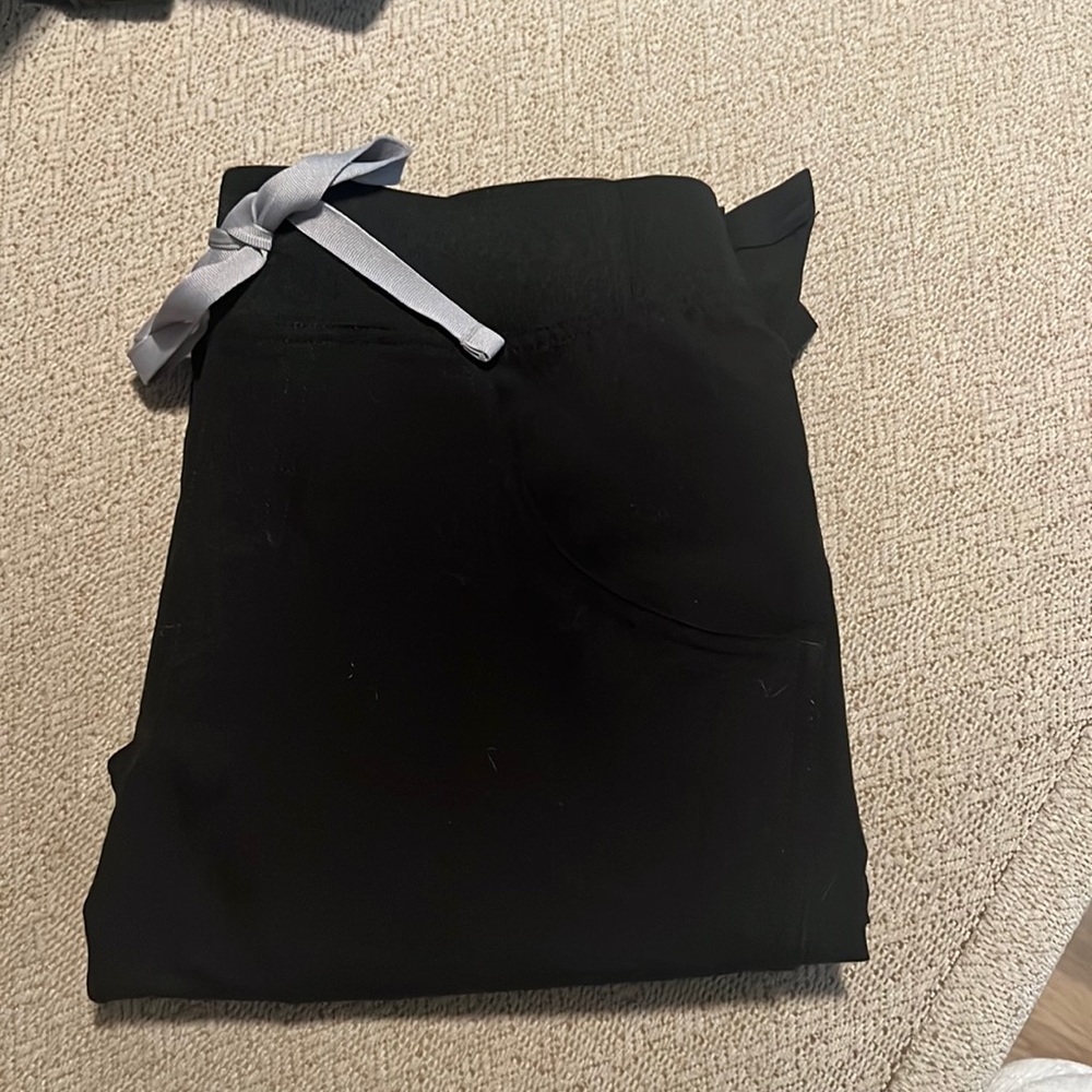 FIGS BLACK SCRUB PANTS